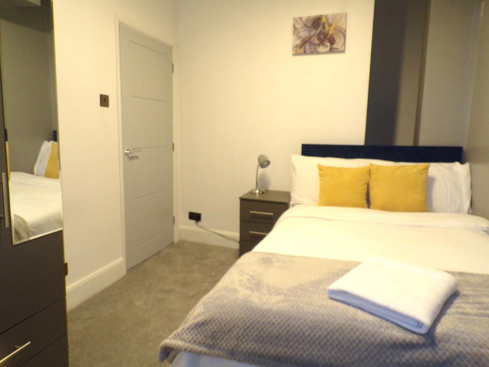 Hazelhurst House - 4 Bedrooms 2 Bathrooms Stoke-on-Trent المظهر الخارجي الصورة