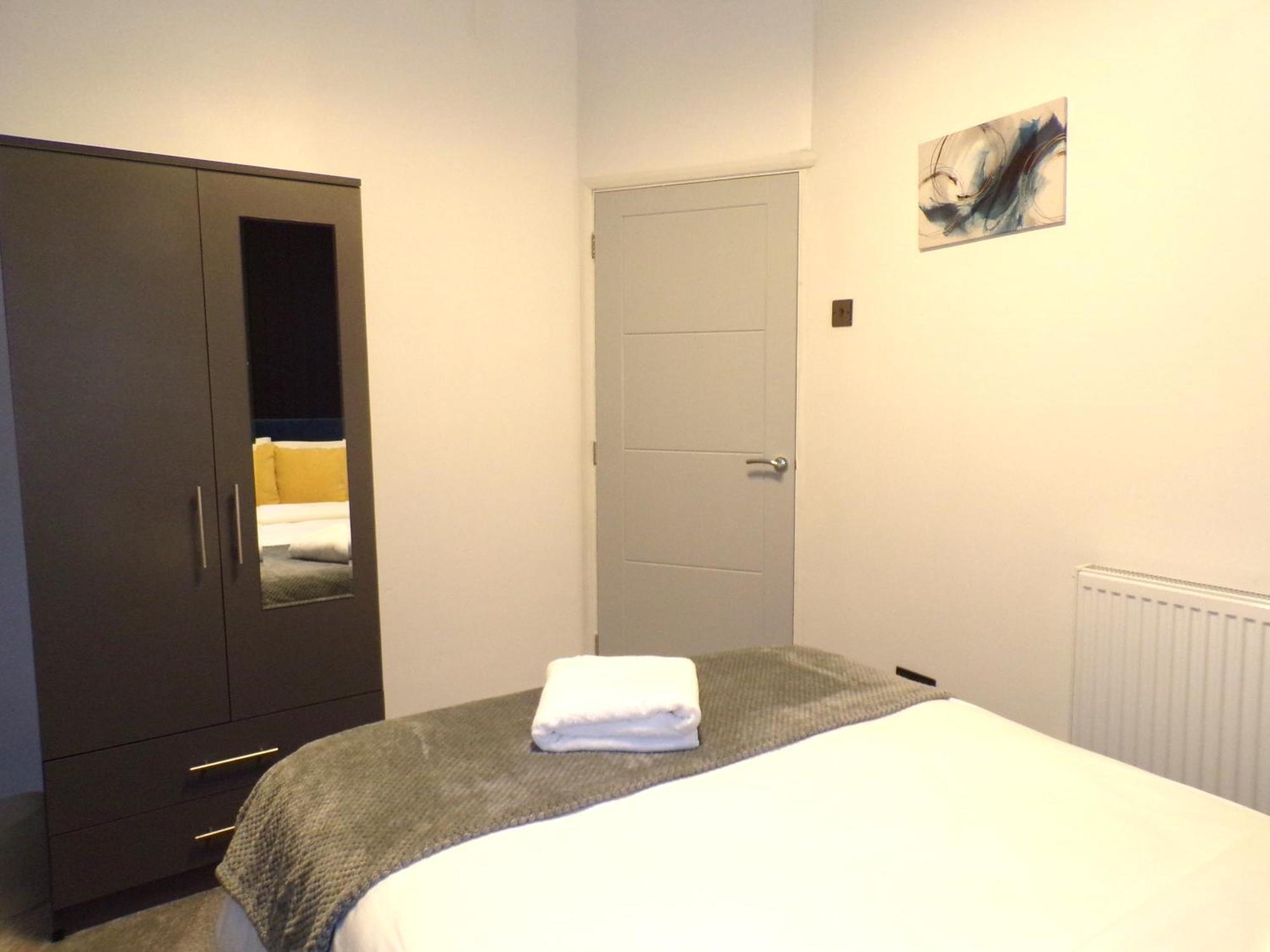 Hazelhurst House - 4 Bedrooms 2 Bathrooms Stoke-on-Trent المظهر الخارجي الصورة